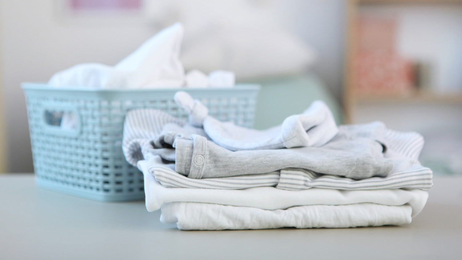 Comment laver les vêtements de bébé : le guide