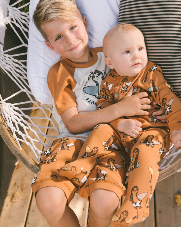 Organic Cotton Two-Piece Short Pajama Set Sloths On Tan And Mottled Background Pajamas Deux par Deux