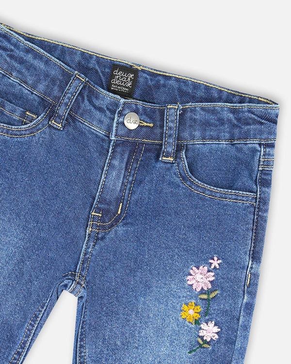 Jeans Blue Denim With Frayed Hems And Floral Embroideries - H20J21_123