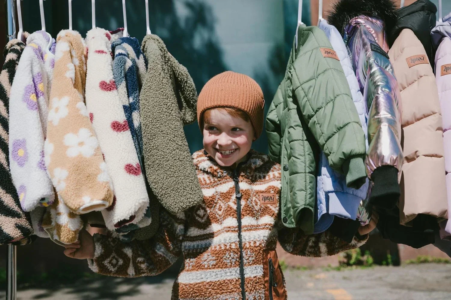 How to Dress Your Child for Cool Mornings and Warm Afternoons?