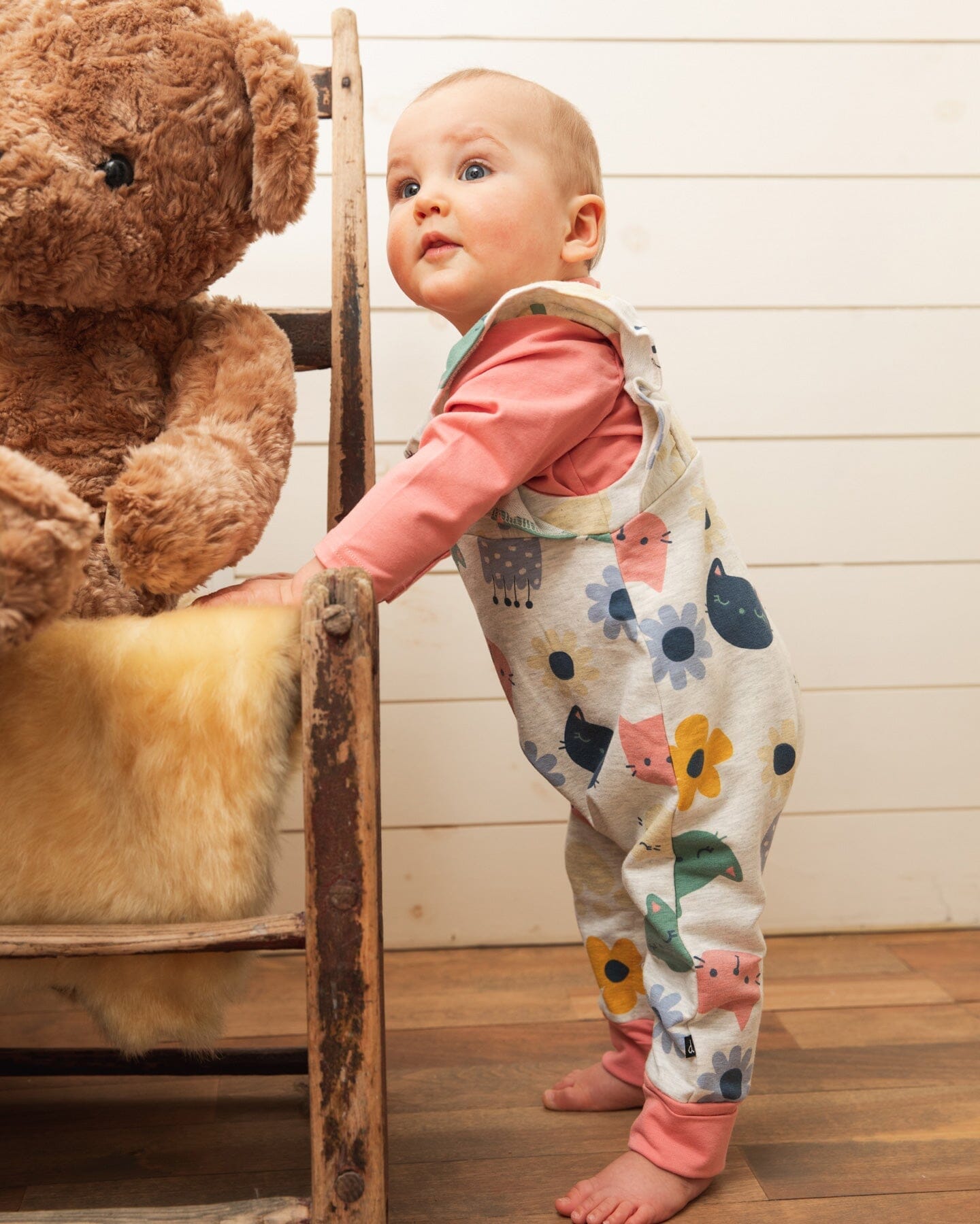Long Sleeve Organic Cotton Top And French Terry Overalls Set Oatmeal Flowery Cats Print - F20E10_662