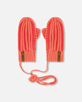 Mitaines en tricot avec cordon corail