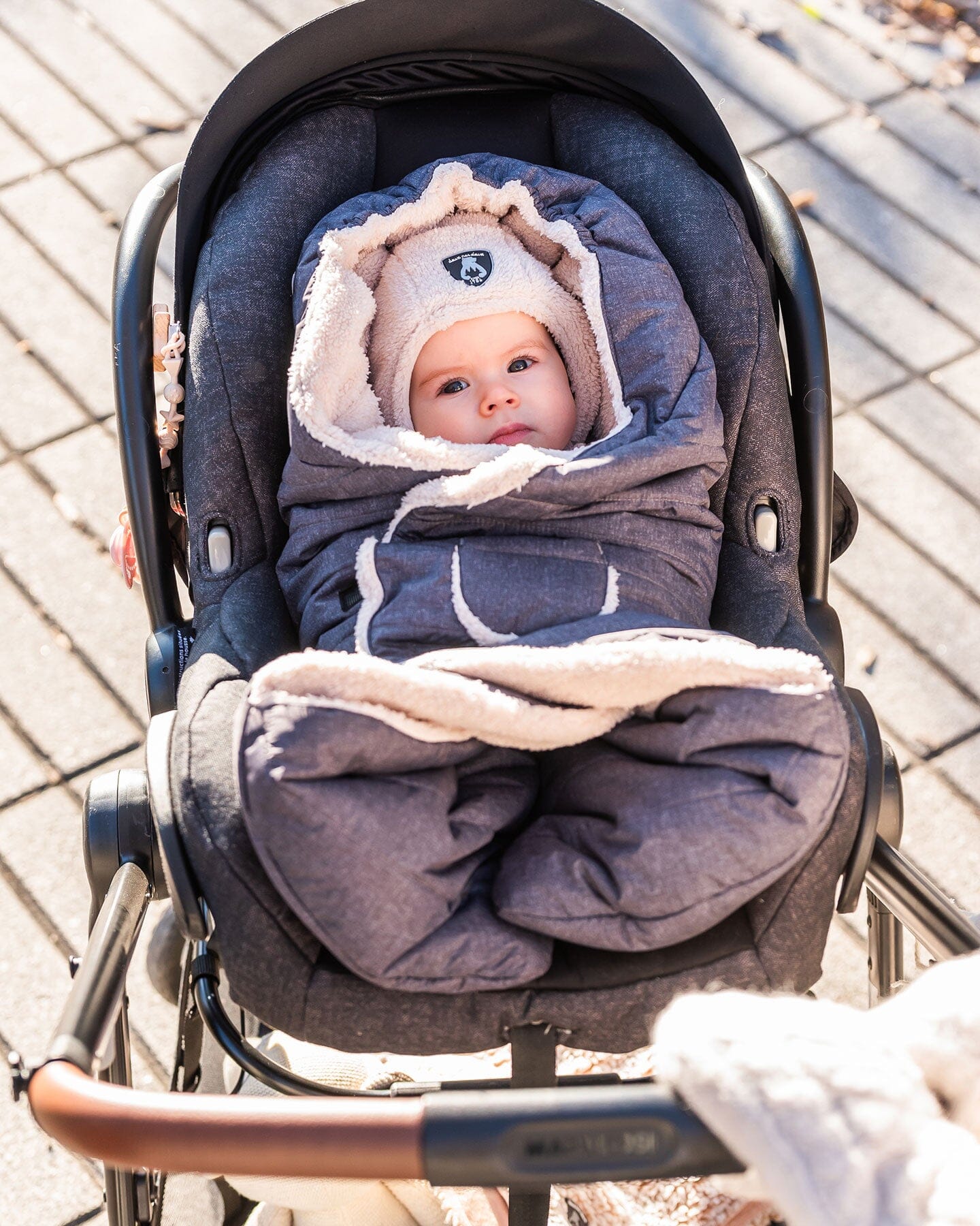 Snuggly Wrap Black For Car Seat And Stroller Snowsuits Deux par Deux 