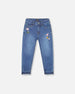Jeans Blue Denim With Frayed Hems And Floral Embroideries - H20J21_123