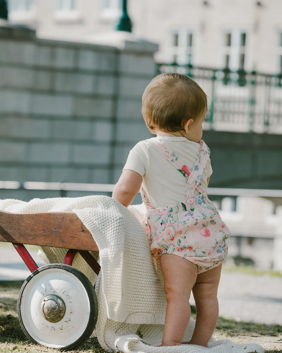 Organic Cotton Jersey Onesie And Muslin Overall Set White And Pink Printed Berries - H30B14_3H059