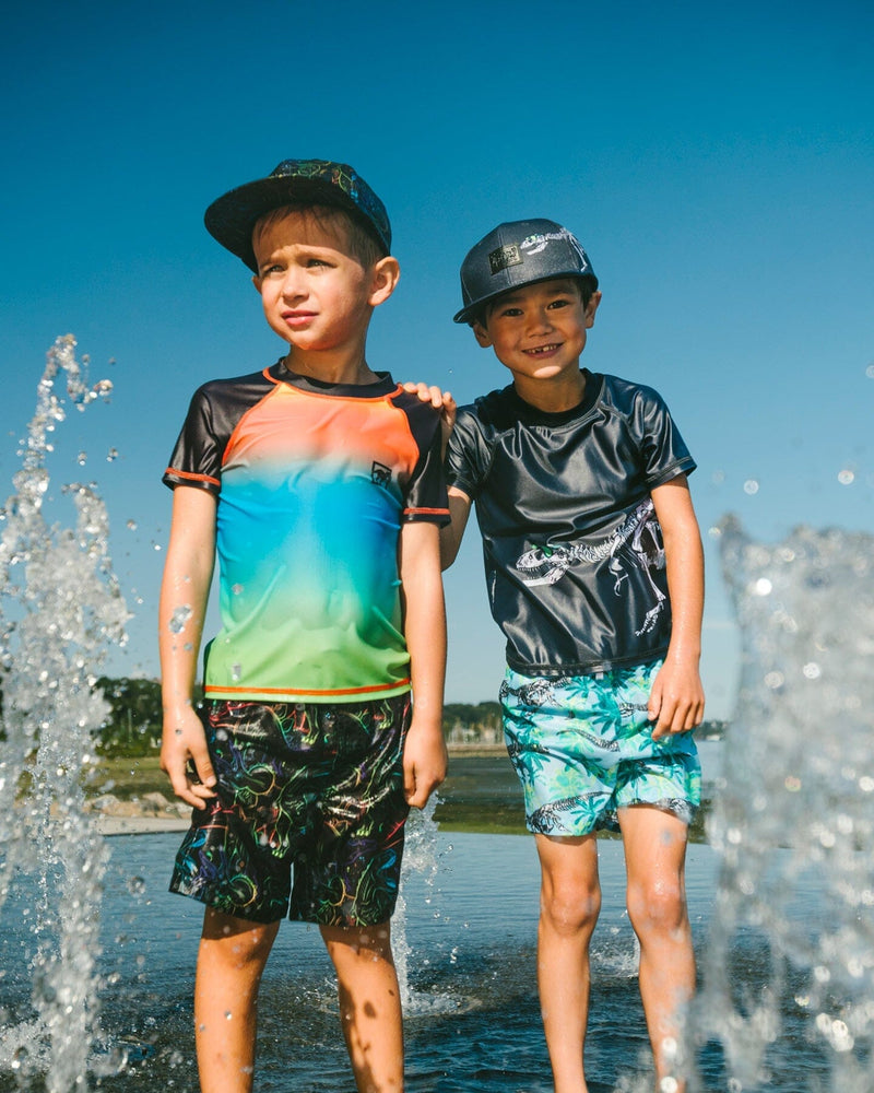 Enfant portant une casquette d'été à visière plate