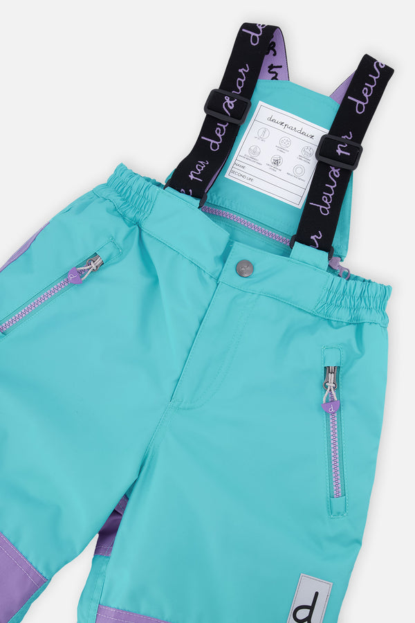 Zweiteiliger Spiel-Schneeanzug in mehreren Farben mit Rautenmuster, türkisfarbener Jacke und violetten Hosen