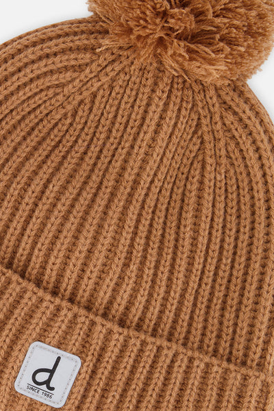 Bonnet d'hiver en tricot avec pompom brun