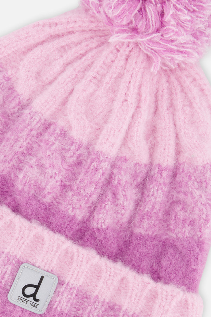 Bonnet d'hiver en tricot avec pompom violet rosé
