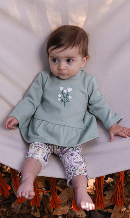 Set aus Bio-Baumwoll-Tunika mit Schößchen und Leggings, grün-beiger Herzprint