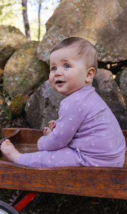Bio-Babybody mit lila Blumen-Print