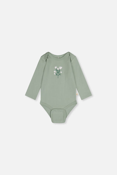 Dreierpack Bio-Bodys mit violettem Blumenmuster