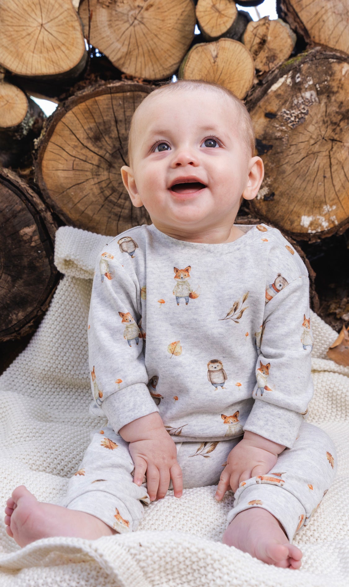 Set aus Bio-Baumwollhose und Oberteil mit beigem Tierprint