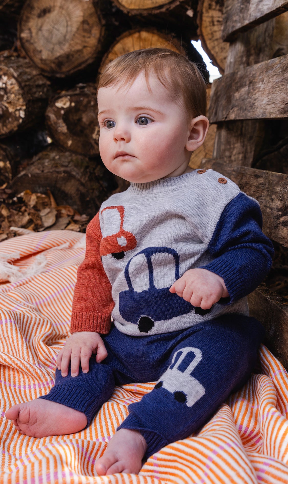 Ensemble haut et pantalon en tricot bleu et orange