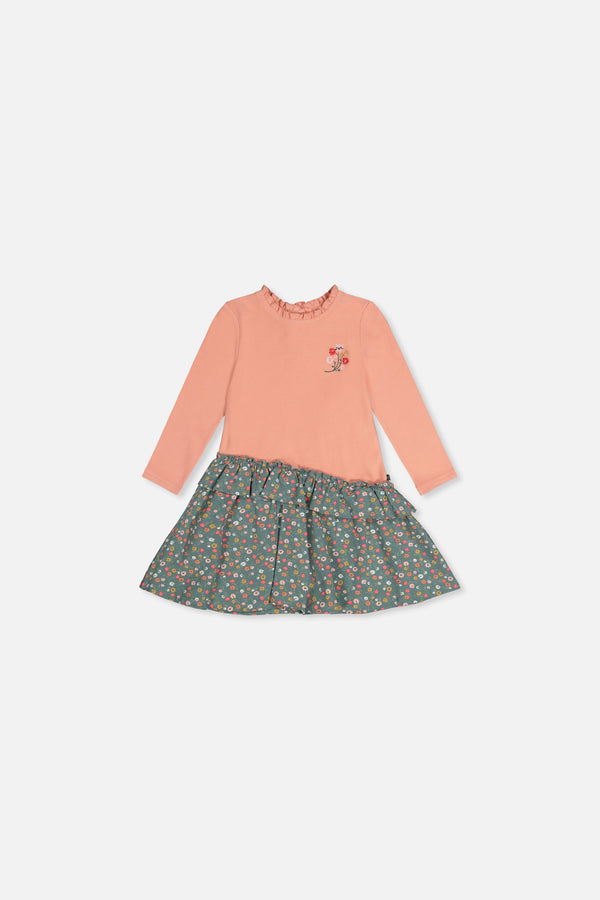 Baby-Kleid aus zwei Materialien in Blassrosa mit grünem Blumenmuster