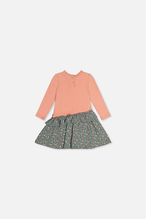 Baby-Kleid aus zwei Materialien in Blassrosa mit grünem Blumenmuster