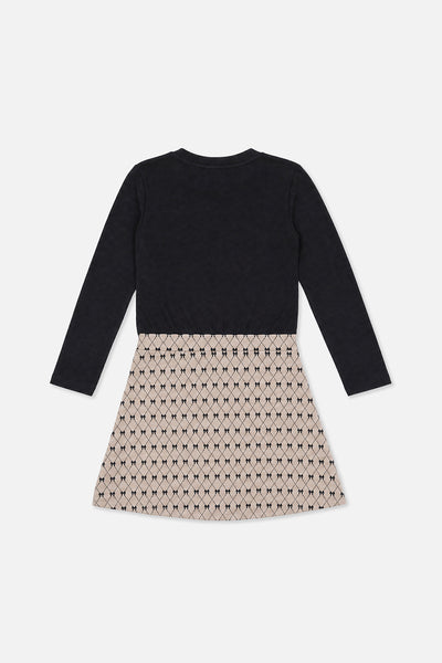 Kleid aus zwei Materialien mit schwarzem und beigefarbenem Fliege-Muster
