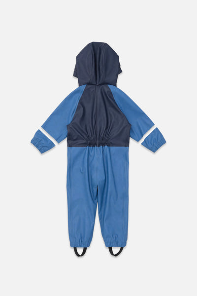 Une pièce de pluie bleu