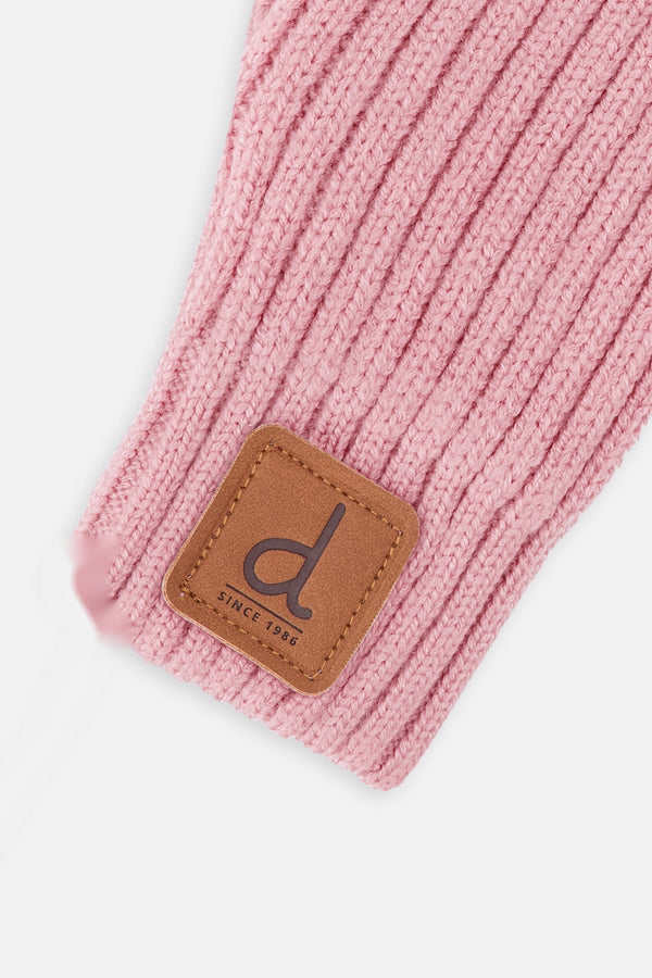 Gestrickte Fäustlinge in blassem staubigem Rosa