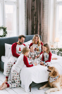 Zweiteiliges Weihnachts-Pyjama-Set aus Bio-Baumwolle mit beigem Weihnachtsmotiv